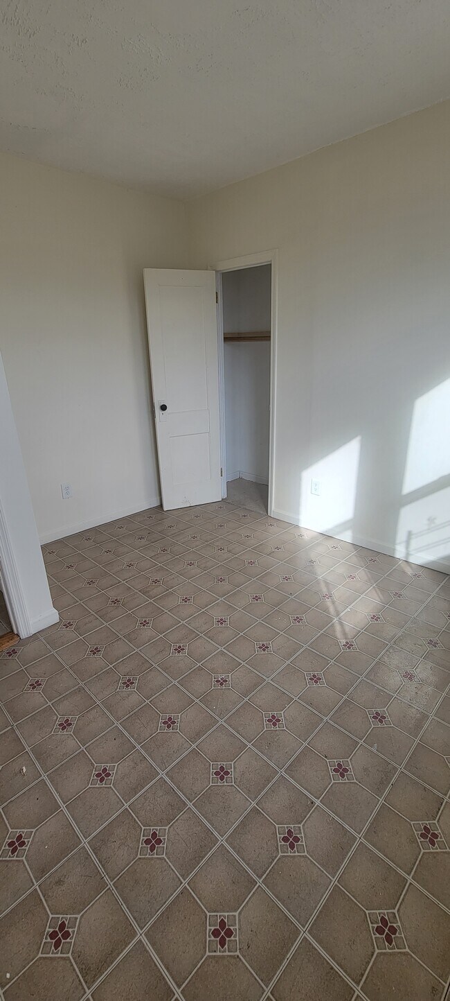 bedroom 2-small - 760 Hallett St