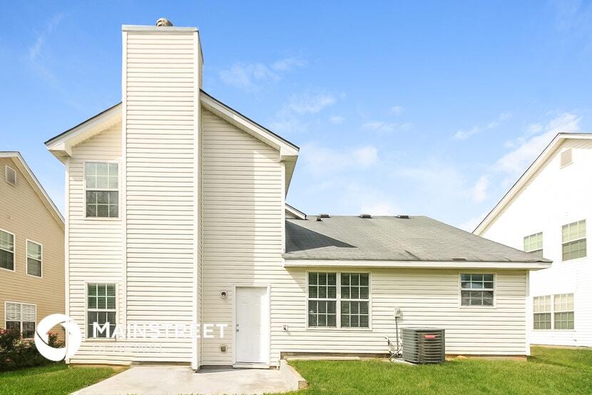 Building Photo - 2590 S Hills