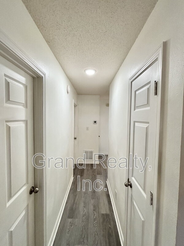 Building Photo - 5574 Econfina St