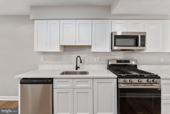 Building Photo - 14843 Emberdale Dr