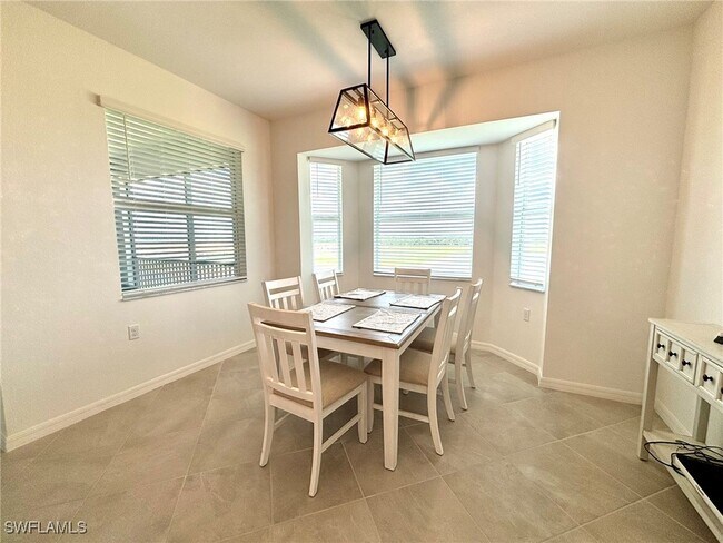 Building Photo - 15275 Grn Acrs Ave