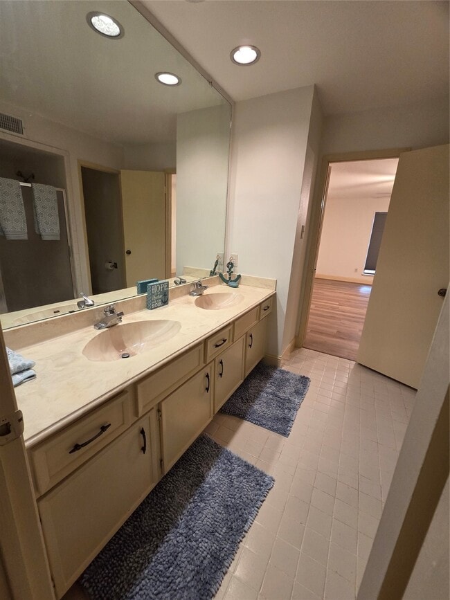 Building Photo - 14718 Earlswood Dr