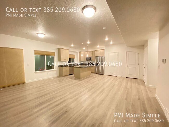 Building Photo - Clear and Bright, Newer Townhome in Rivert...