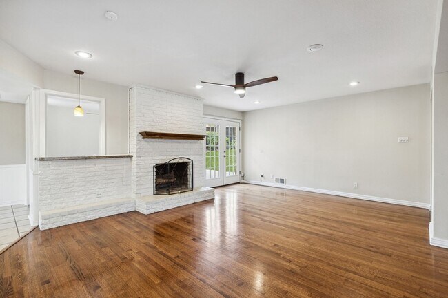 Building Photo - 9611 Meadowhill Dr