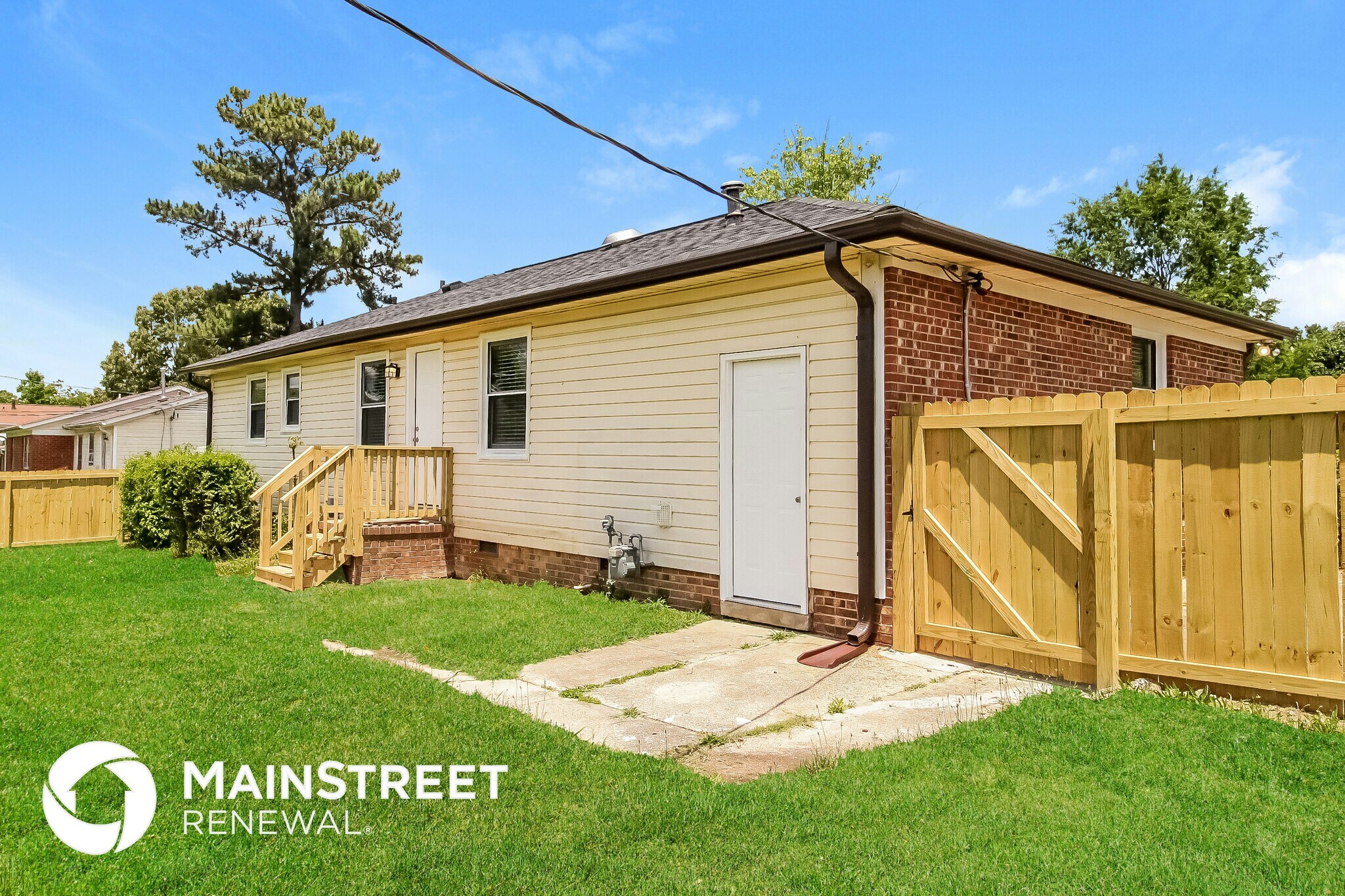 Building Photo - 1405 Wayside Dr