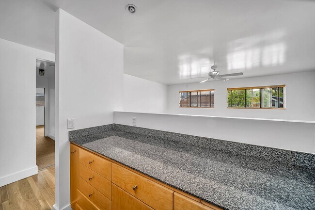 Building Photo - 511 Rialto Ave