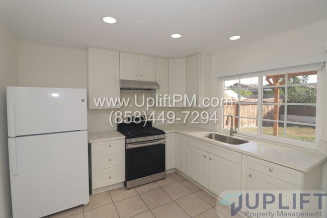 Building Photo - 4 Bedroom 2 Bath Home in the Heart of Mira Mesa.