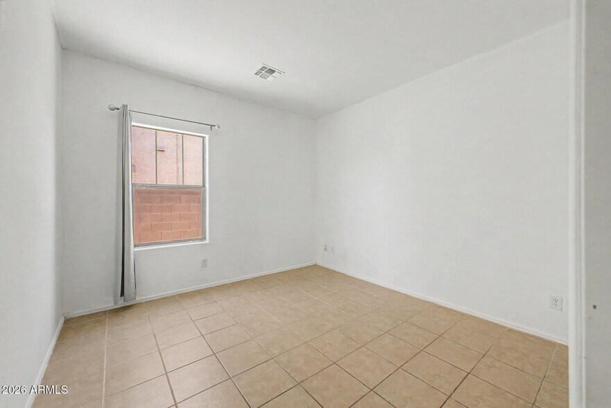 Building Photo - 13271 W Clarendon Ave