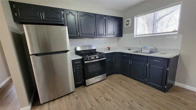 Building Photo - 227 Meadowcrest Dr