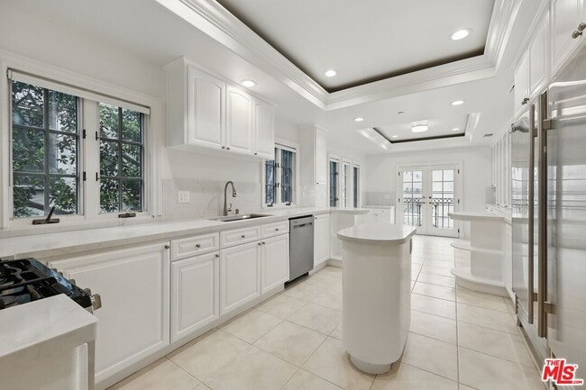 Building Photo - 412 N Maple Dr