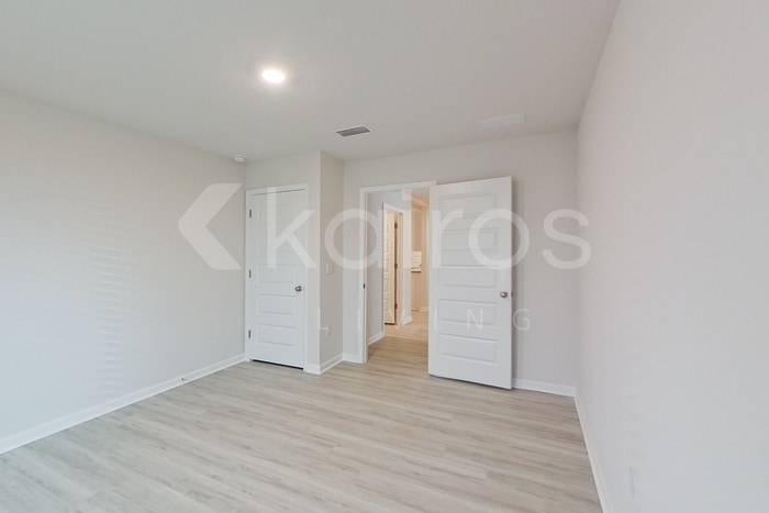 Building Photo - 301 Monarch Ln