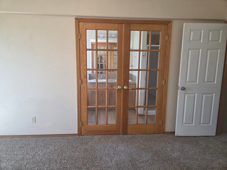 Building Photo - 2244 Pinyon Jay Dr
