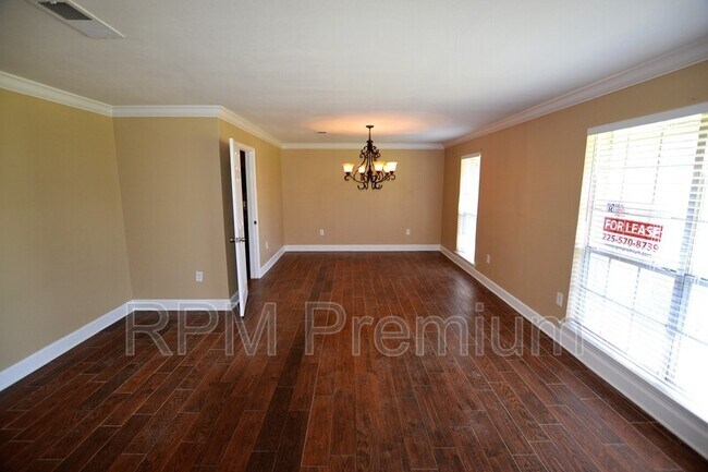 Building Photo - 12299 Sherbrook Dr