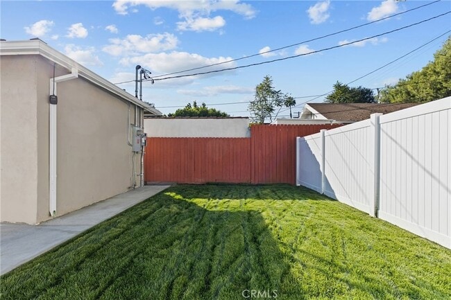 Building Photo - 11147 Hortense St