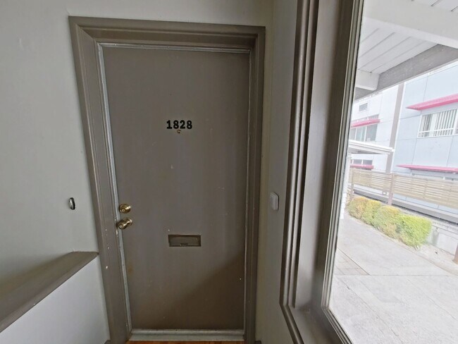 Building Photo - 1825 University St