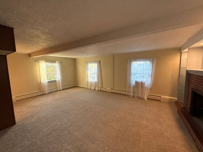 Building Photo - 1947 Marion St SE