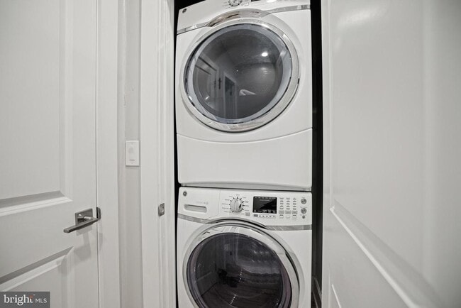 Building Photo - 3205 7th St NE