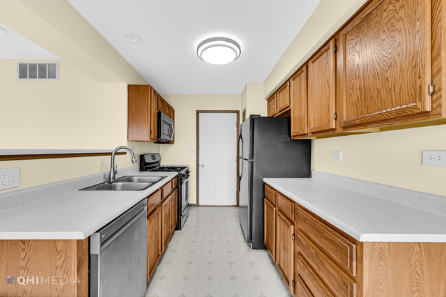 Building Photo - 914 Waterford Ln