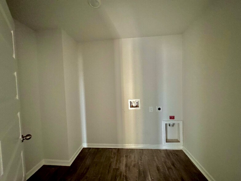 Building Photo - 321 Sweetbay Dr