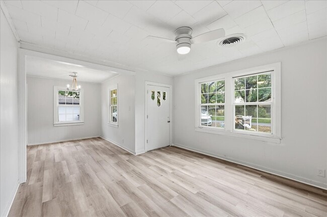 Building Photo - 519 S 13th St