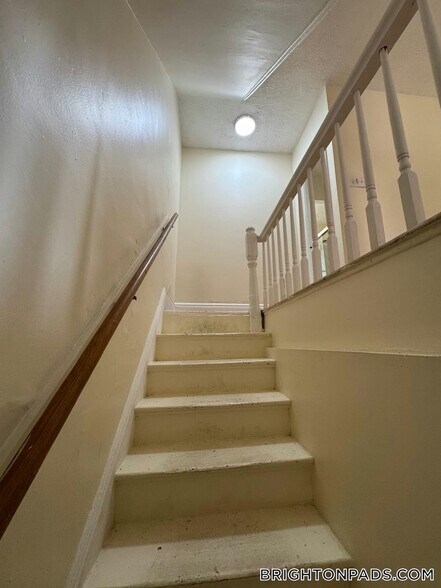 Building Photo - 44 Winship St