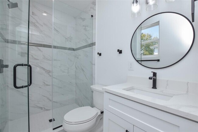 Building Photo - 7103 Bennett Ave