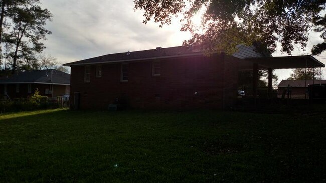 Building Photo - 416 20th Ave