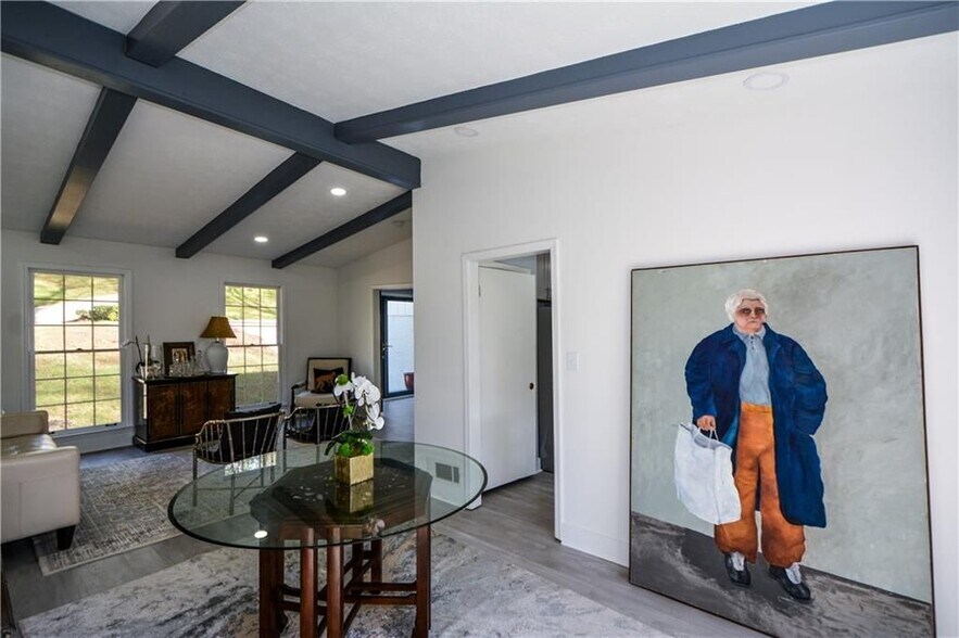 Building Photo - 643 Navarre Dr