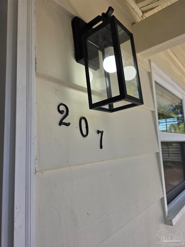 Building Photo - 207 Hart Dr