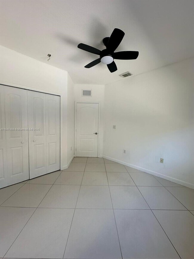 Building Photo - 7454 NW 112th Pl