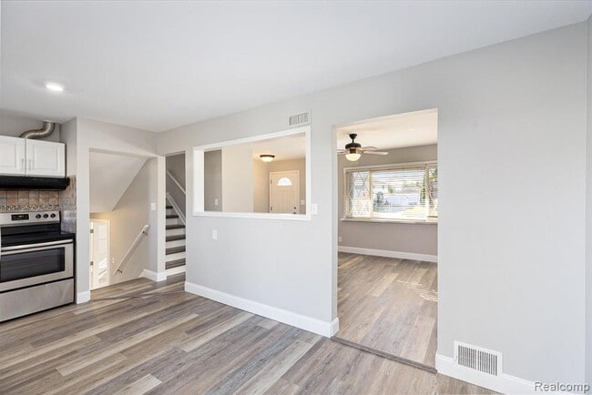 Building Photo - 2719 Pall Mall Dr