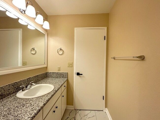 Building Photo - Serene 2 Bed, 2 Bath Updated Hidden Gem!