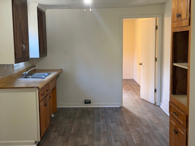 Building Photo - 8 Ridgeway Dr