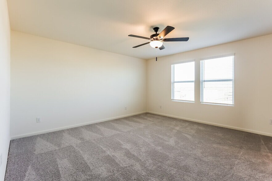 Building Photo - 5717 Texas Palm Dr