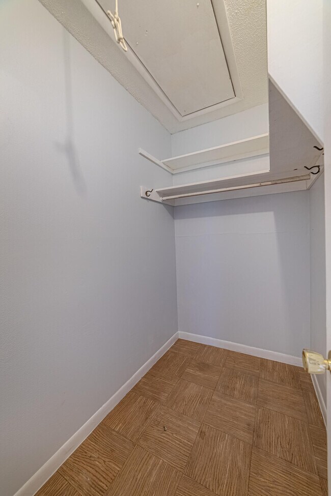 Building Photo - 180 High Point Terrace E