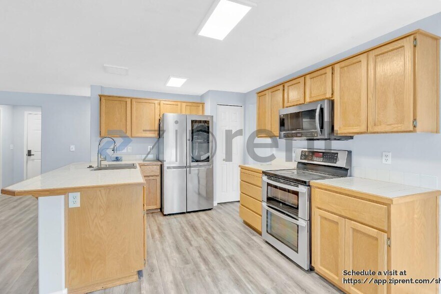 Building Photo - 20277 SW Jay St