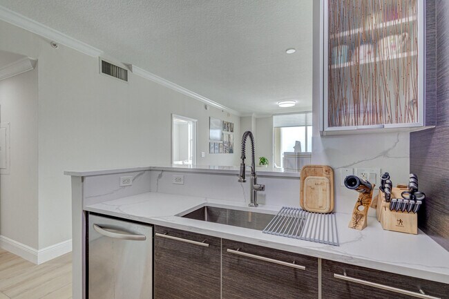 Building Photo - 550 Okeechobee Blvd
