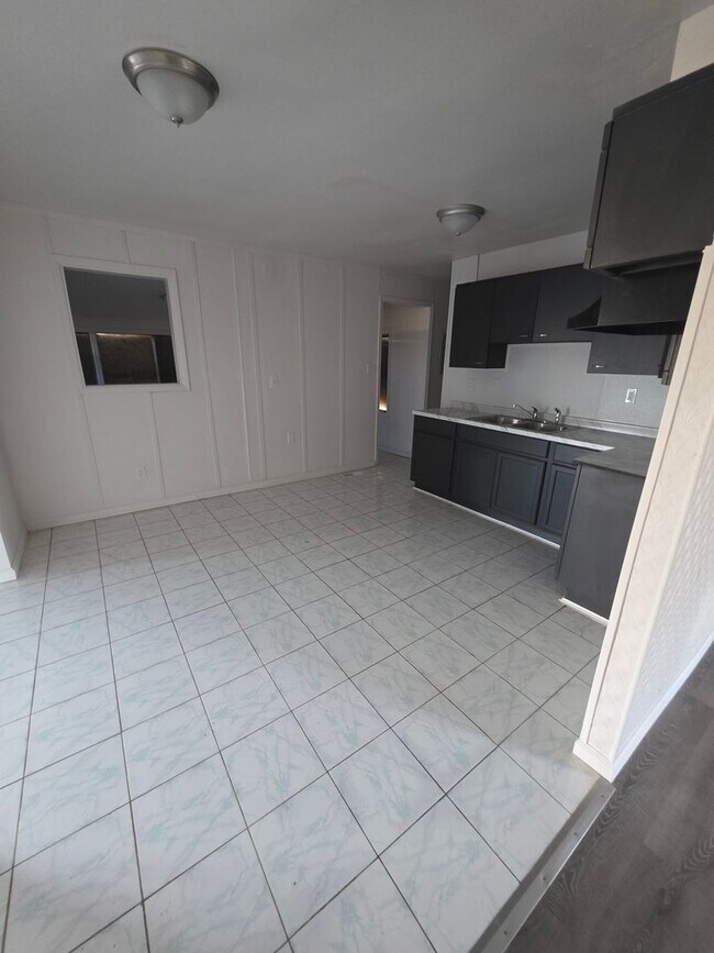 Building Photo - LIMITED TIME**1/2 OFF DEPOSIT**