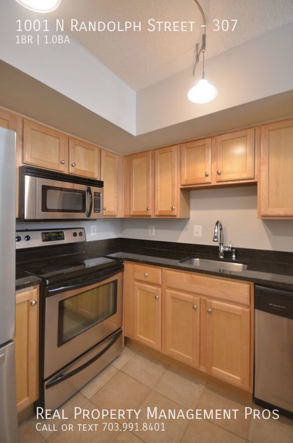Building Photo - Pristine Ballston Condo with Sunroom- Inte...