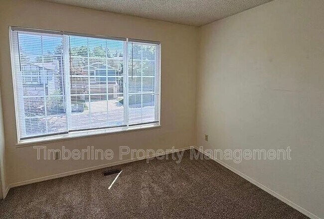 Building Photo - 7045 Sproul Ln