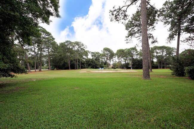 Building Photo - Great Bluewater Bay Location