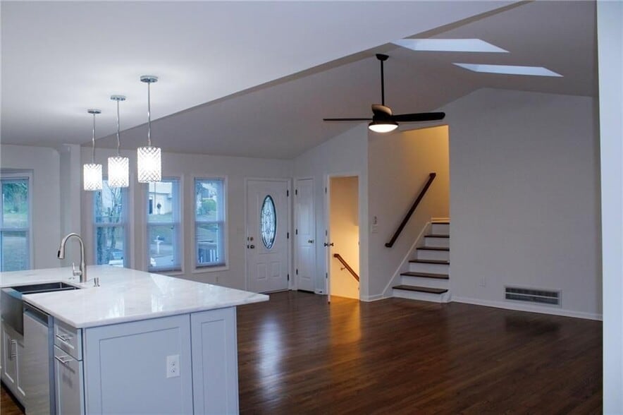 Building Photo - 1157 Mountain Springs Dr