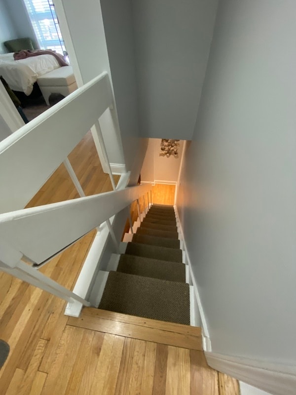 Building Photo - 347 W Dickens Ave
