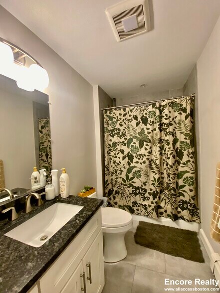 Building Photo - 1433 Cambridge St