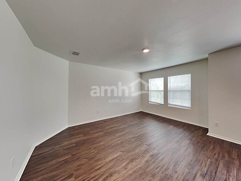 Building Photo - 8307 River Bluffs Dr