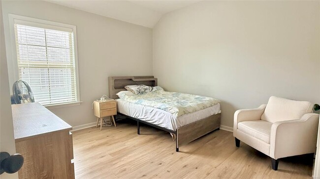 Building Photo - 9196 Cres Lodge Cir