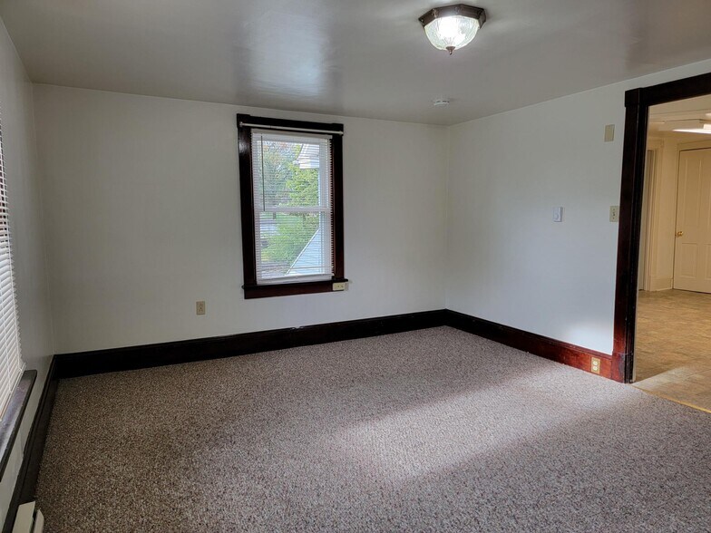 Building Photo - 611 Square St