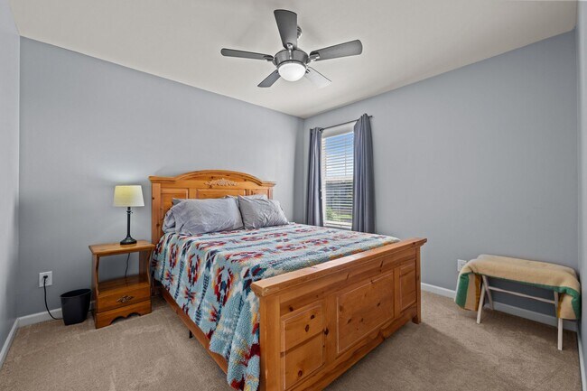 Building Photo - 15411 Village Cir E