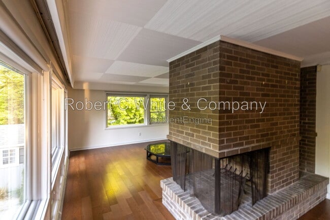 Building Photo - 16 Sunbrook Rd