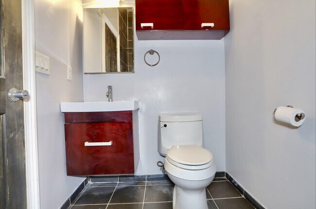 Building Photo - 115 Sherman Ave